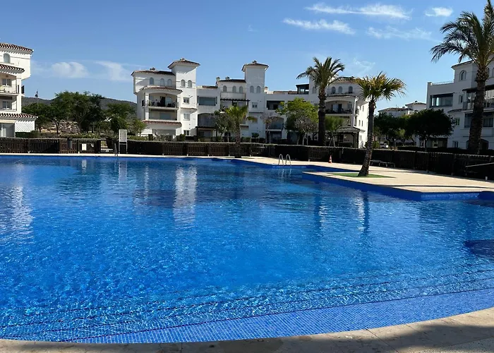 Stunning Apartment With A Beautiful Pool/Lake View
